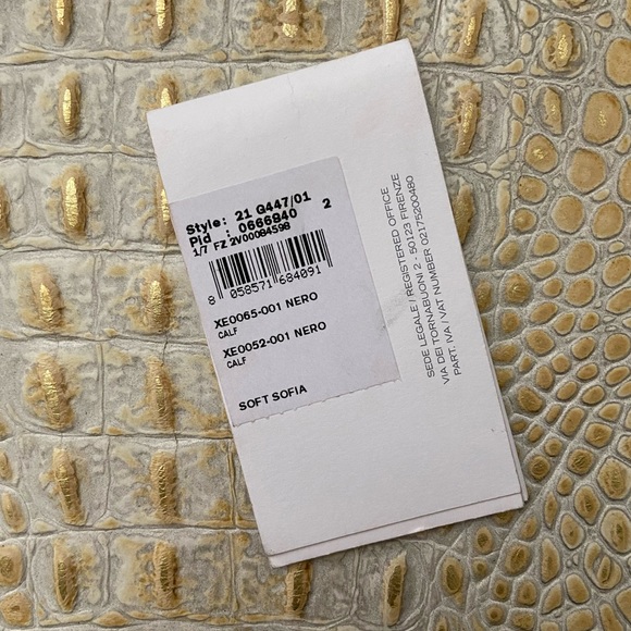 Salvatore Ferragamo Laser Cut Soft Sofia in Nero - Picture 16 of 16